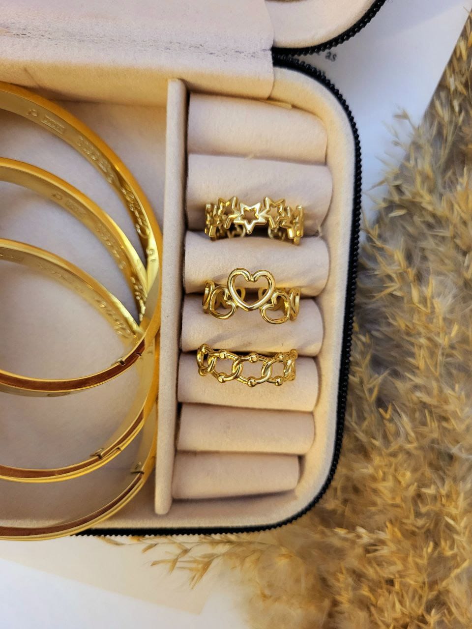 Featured accessory 1